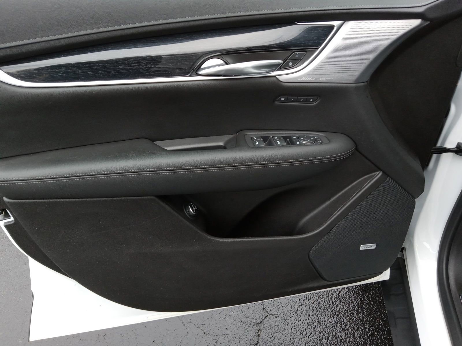 Used 2022 Cadillac XT5 Premium Luxury w/ LPO, ONYX Package image 9