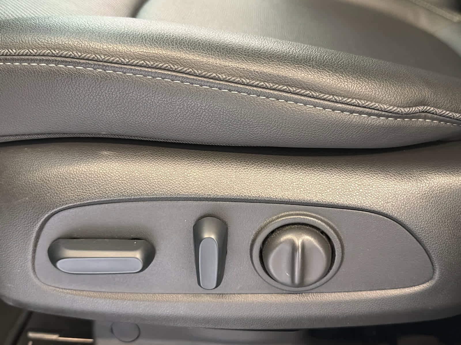 Used 2024 Buick Encore GX Sport Touring w/ Comfort Package image 18