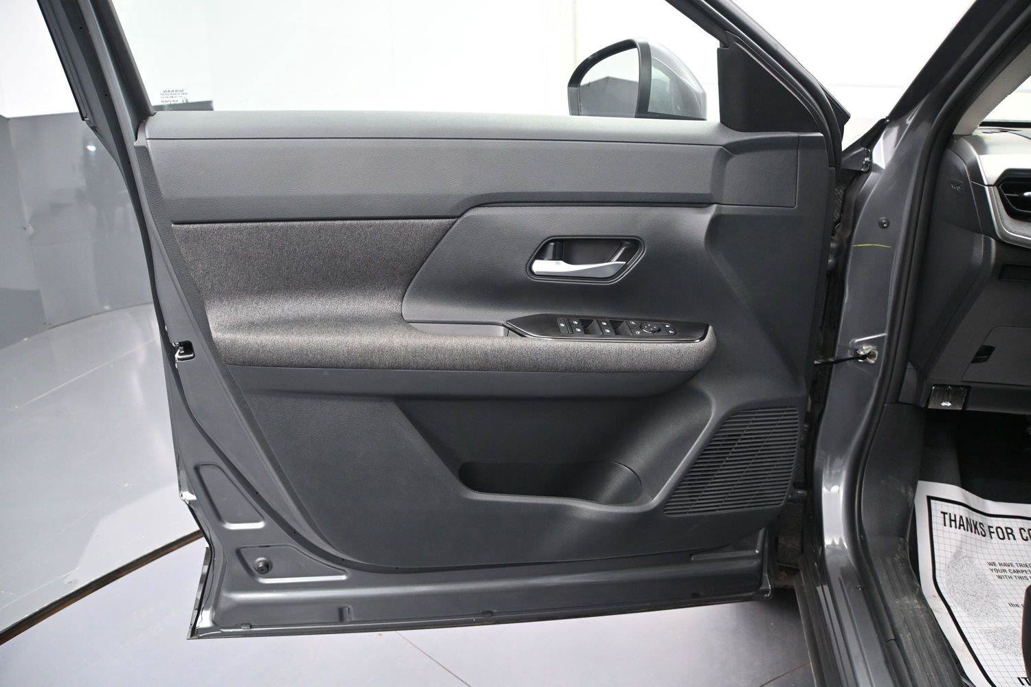 Certified 2025 Nissan Kicks SV AWD/4WD image 8