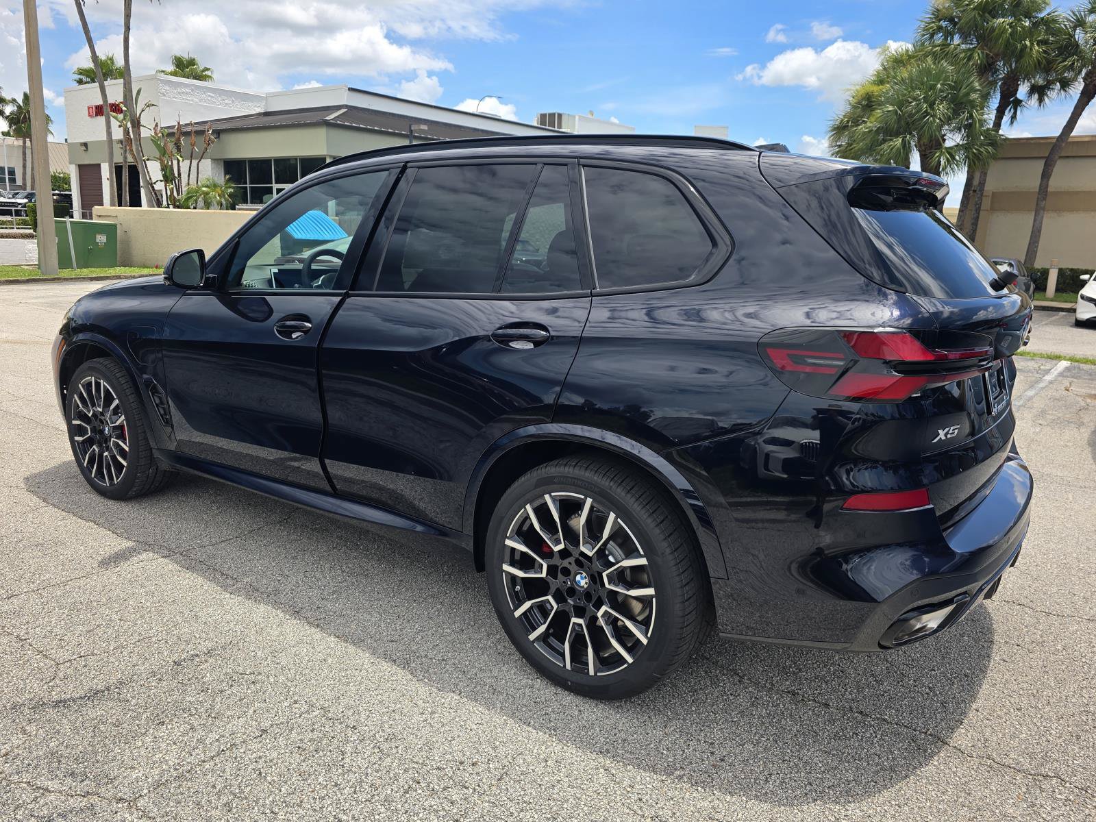 New 2026 BMW X5 xDrive50e w/ M Sport Package AWD/4WD image 6