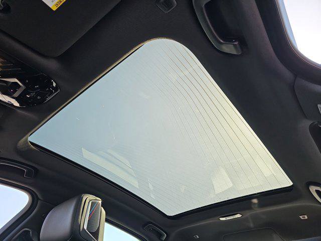 New 2025 BMW 750e xDrive image 32