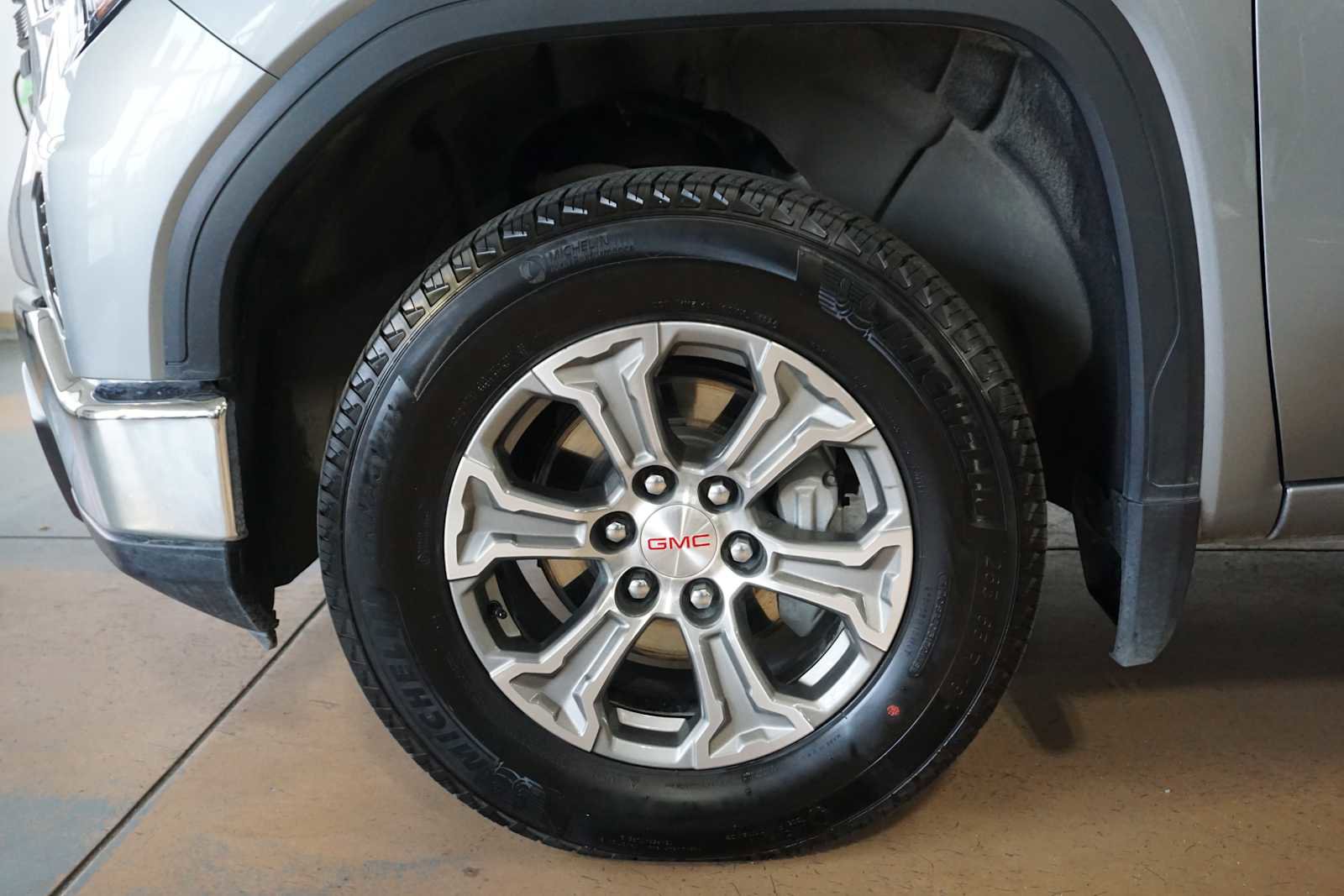 Certified 2025 GMC Sierra 1500 SLT image 10