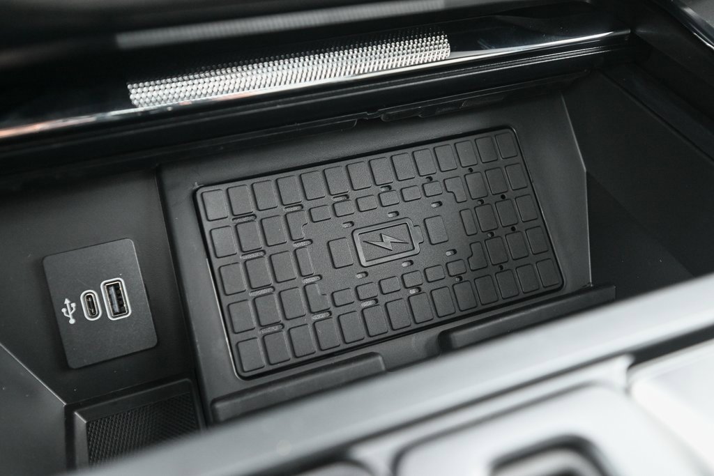 New 2025 Ford F150 Lightning Lariat image 31