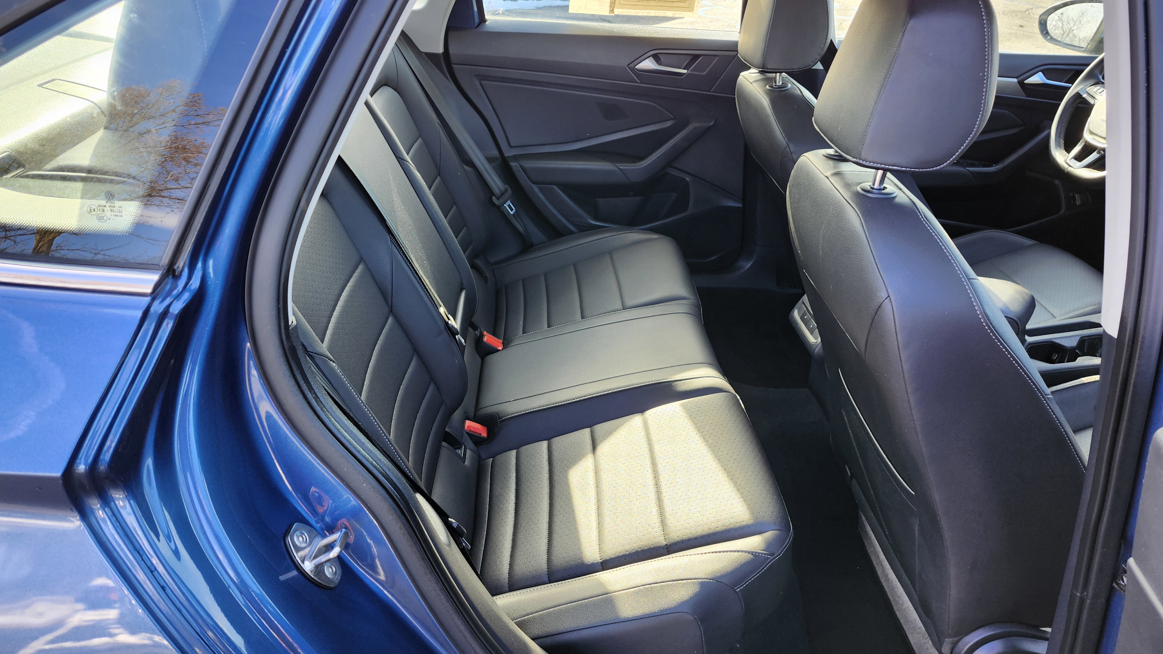 Used 2021 Volkswagen Jetta SE w/ SE Cold Weather Package image 19