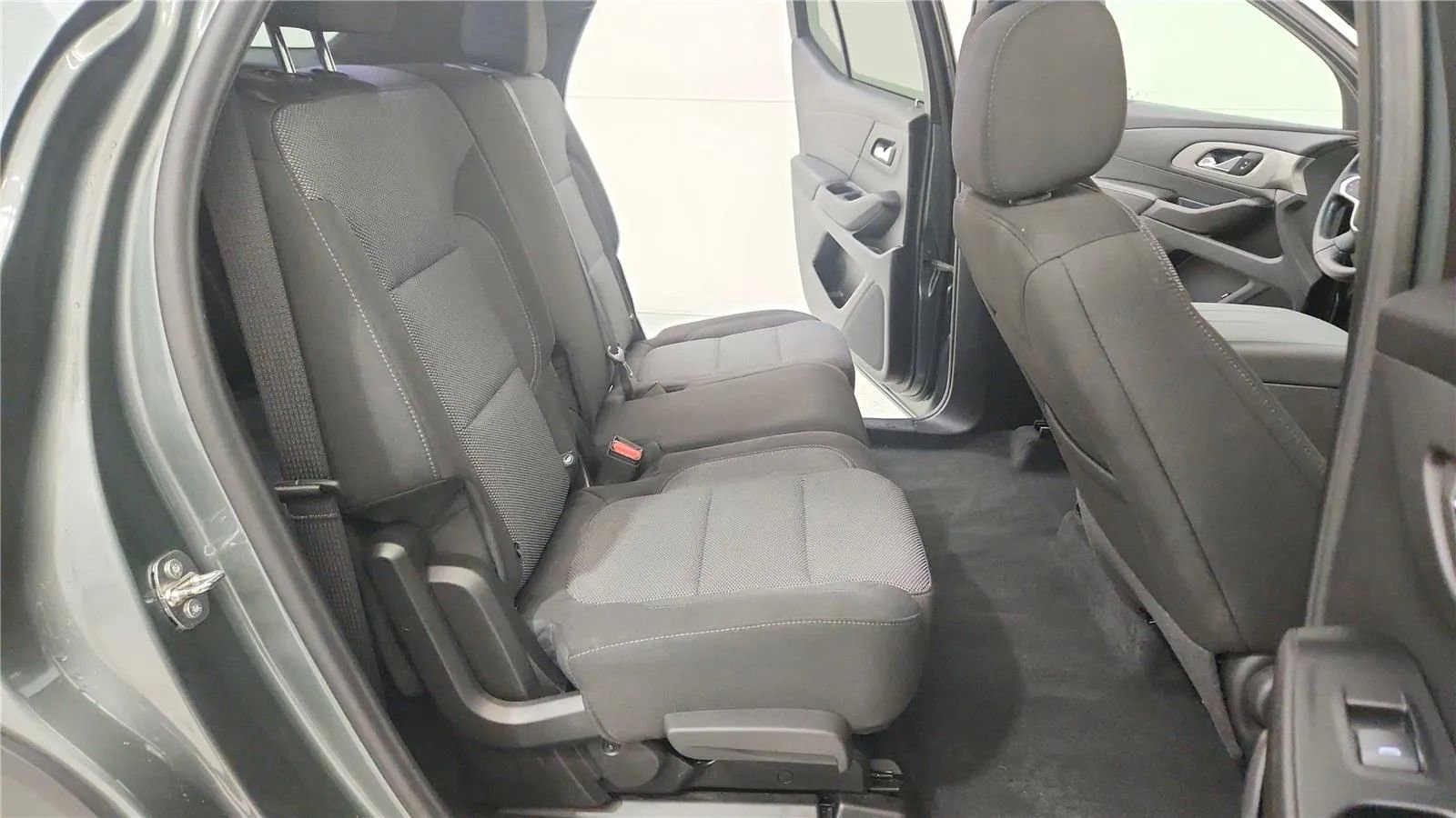 Used 2023 Chevrolet Traverse LT image 37