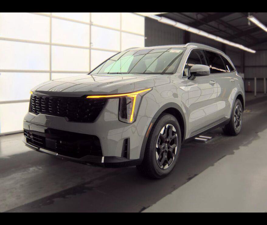Used 2024 Kia Sorento S FWD image 2