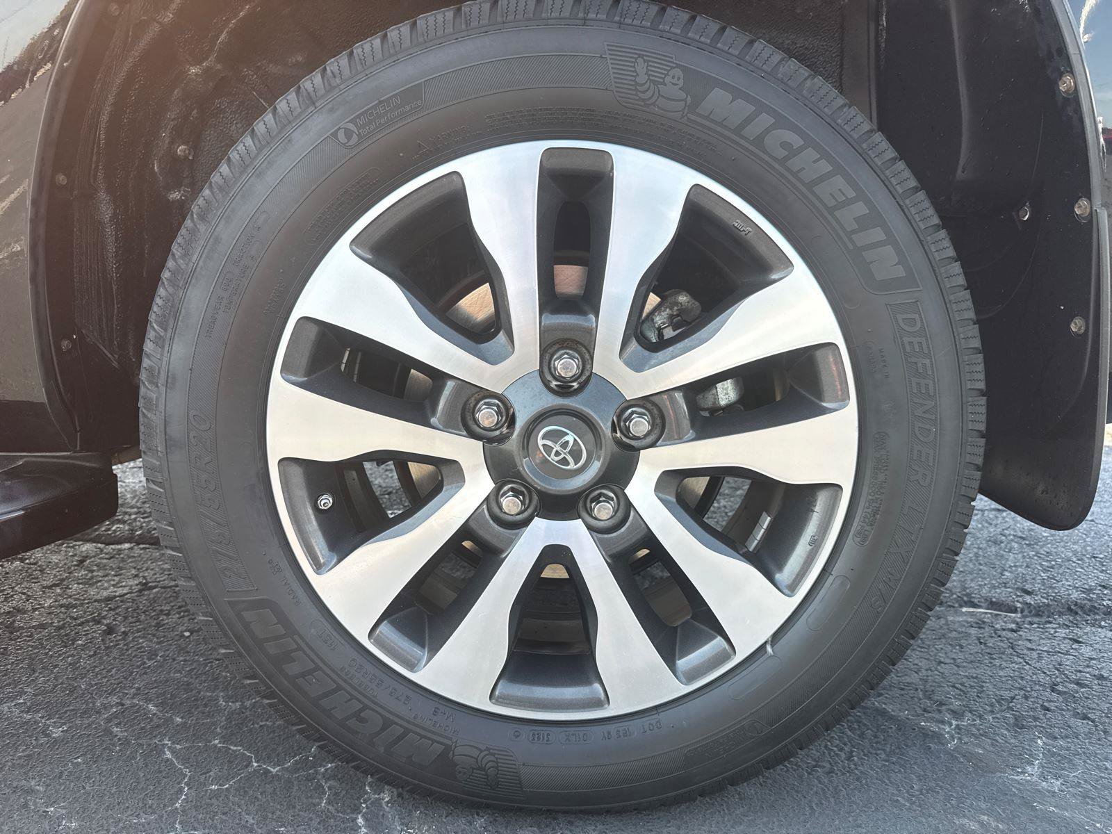 Used 2019 Toyota Sequoia Limited w/ Safety & Convenience Package AWD/4WD image 32