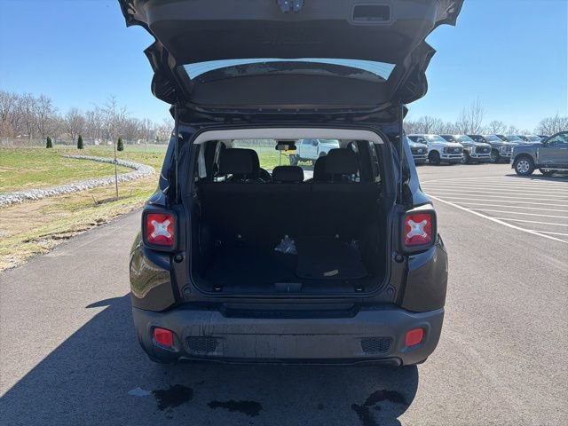 Used 2016 Jeep Renegade Latitude FWD image 9
