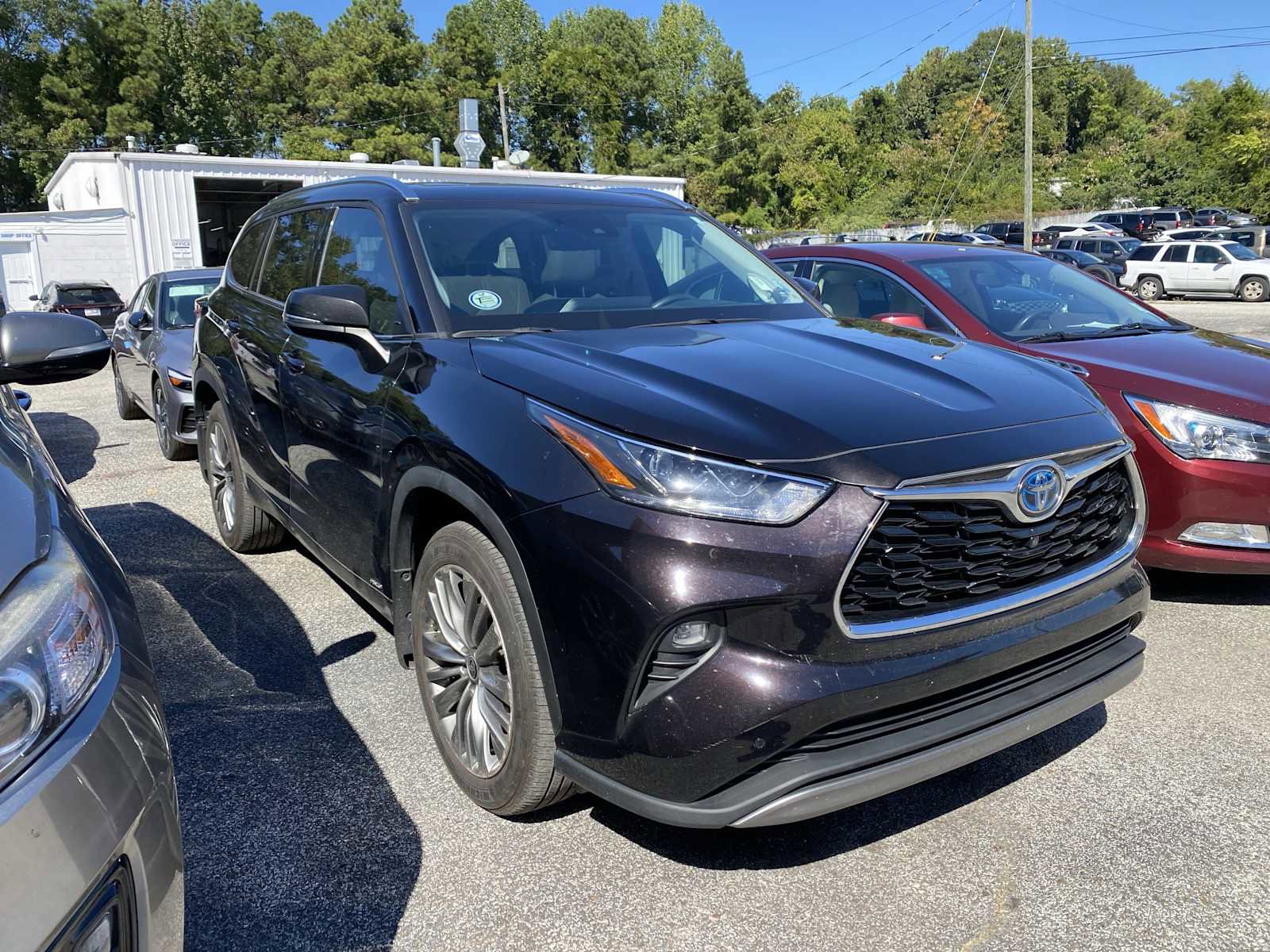 Used 2022 Toyota Highlander Platinum image 2