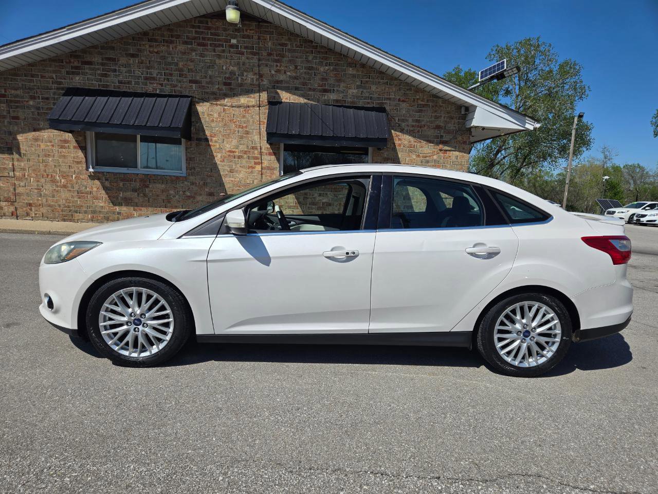 Used 2013 Ford Focus Titanium FWD image 8