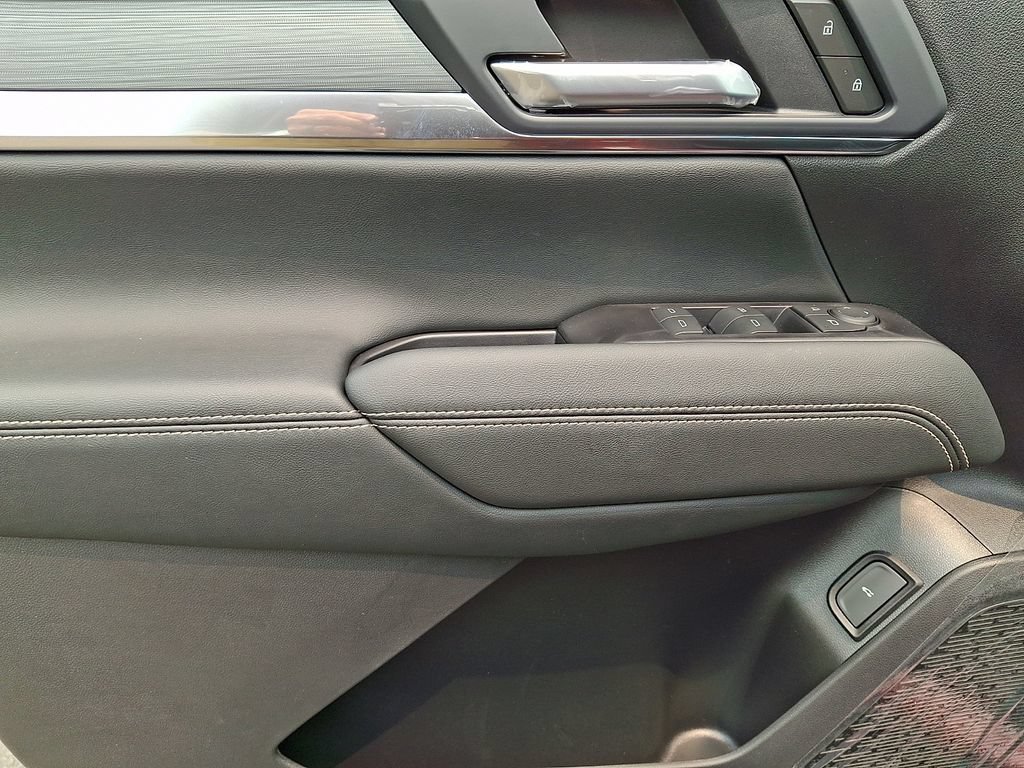 New 2027 GMC Terrain Elevation w/ Elevation Premium Package FWD image 8