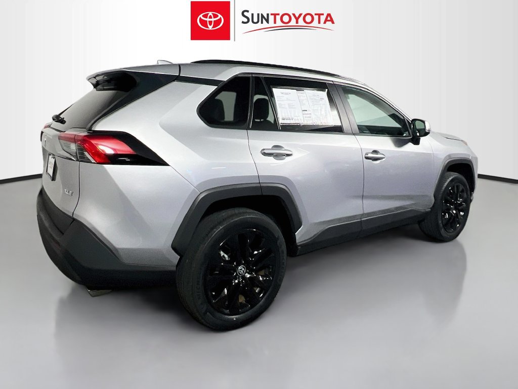 Used 2022 Toyota RAV4 XLE Premium FWD image 3