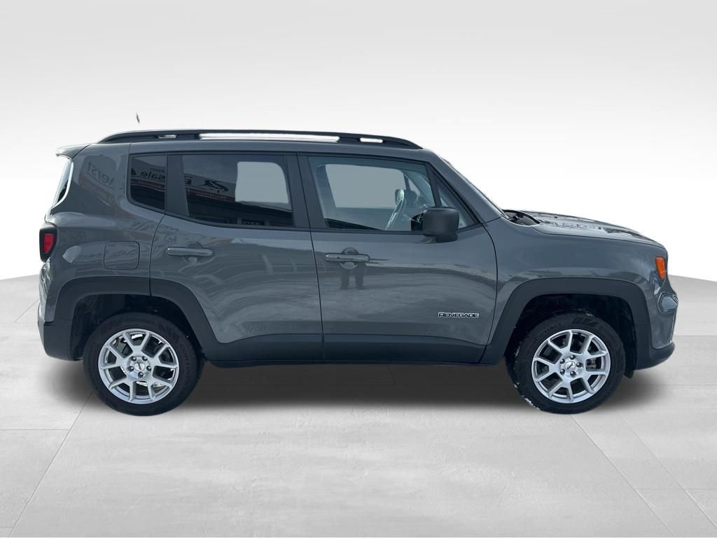 Used 2022 Jeep Renegade Latitude w/ Convenience Group image 7