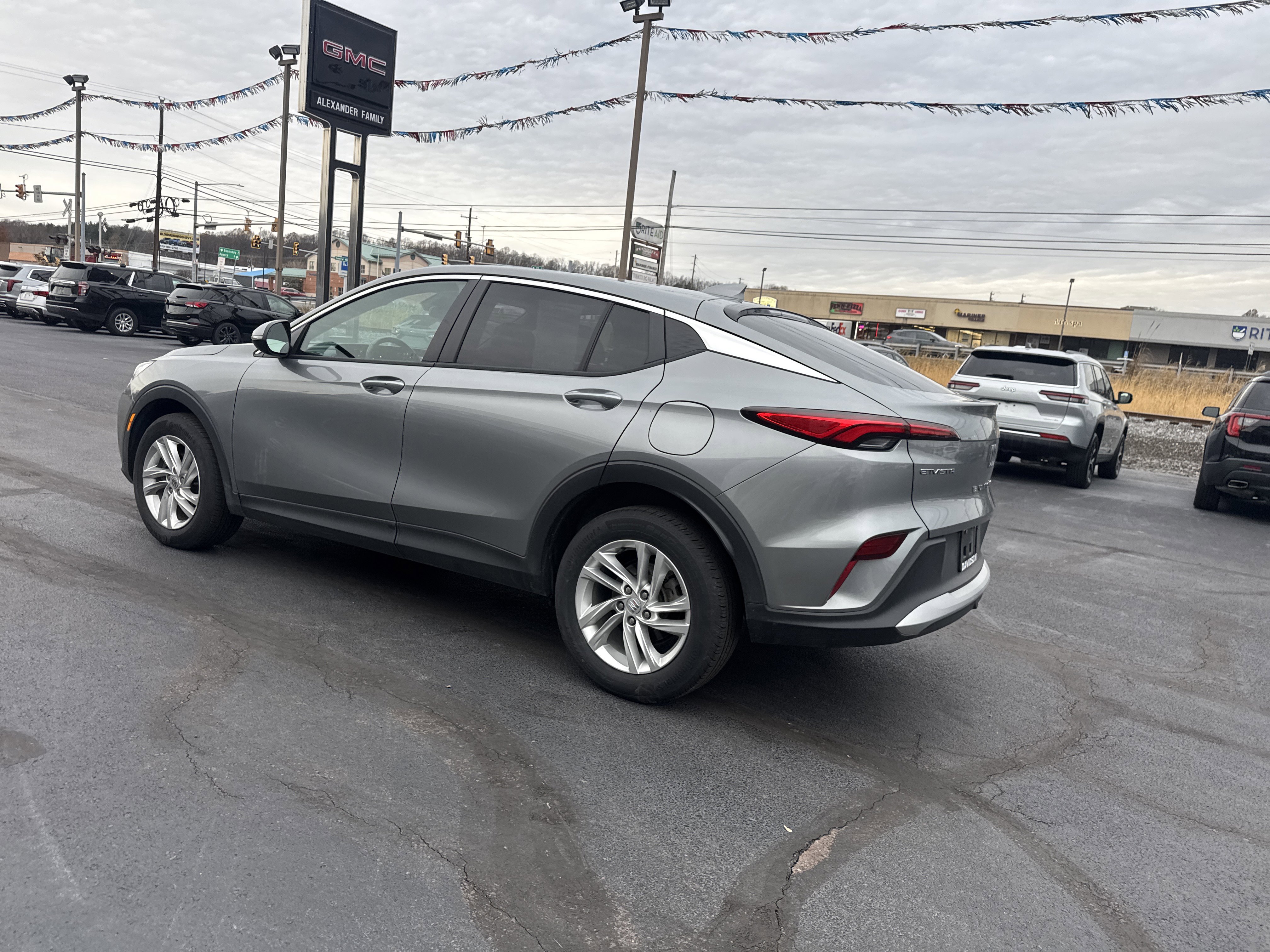 Used 2024 Buick Envista Preferred w/ Convenience I Package image 6