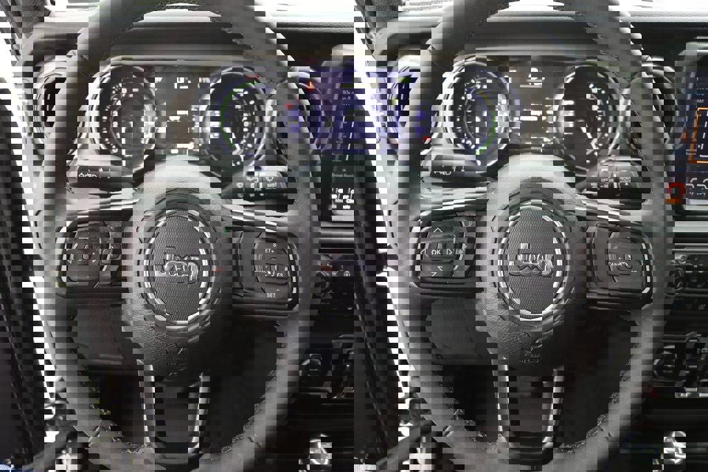 Used 2023 Jeep Wrangler Unlimited w/ Cold Weather Group image 18