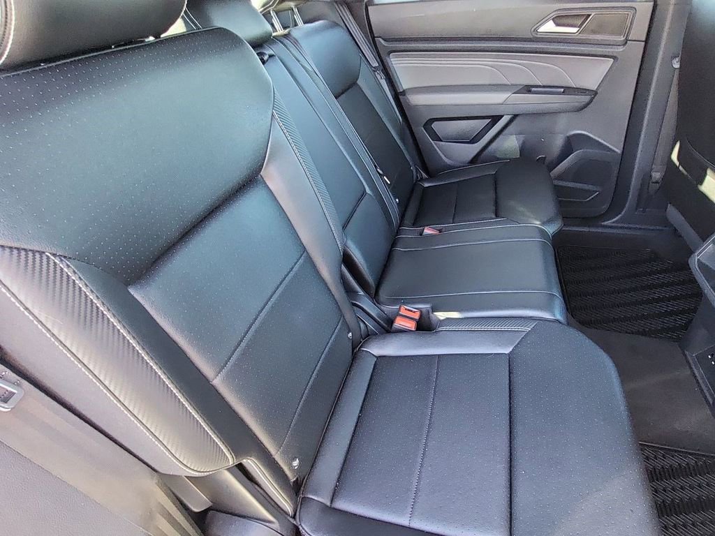 Used 2022 Volkswagen Atlas Cross Sport SEL R-Line image 34