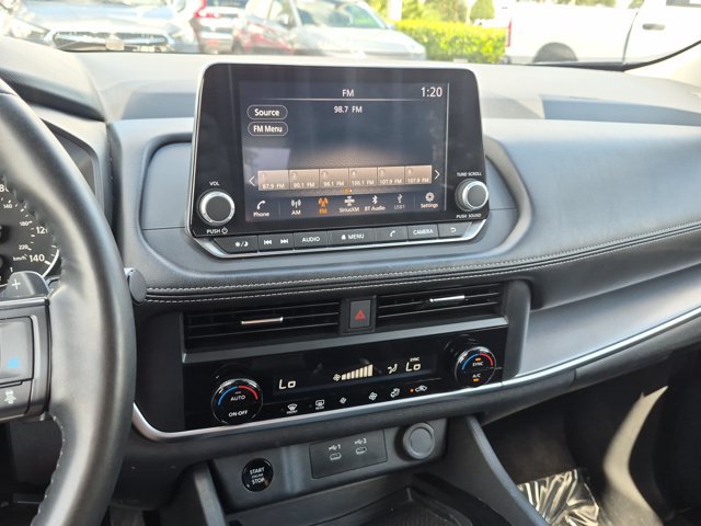 Used 2025 Nissan Rogue SV AWD/4WD image 14