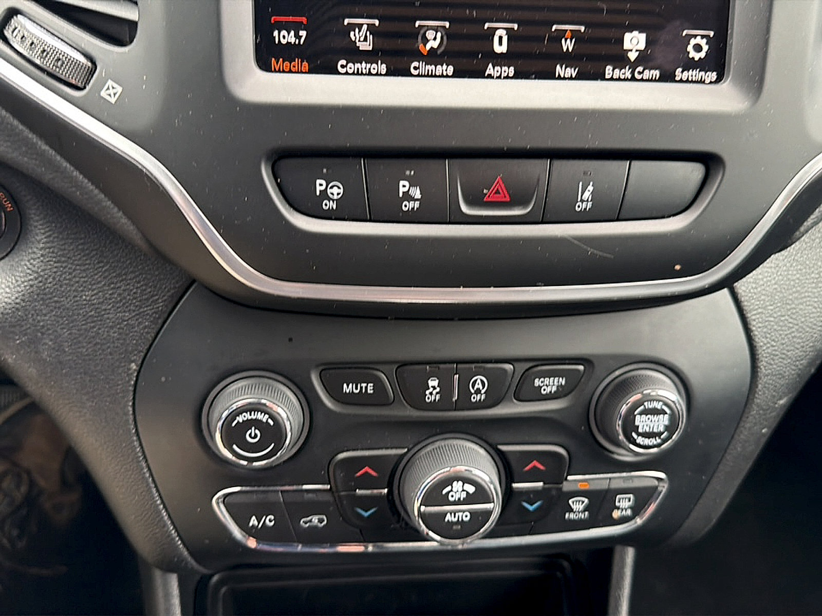 Used 2023 Jeep Cherokee Altitude Lux AWD/4WD image 8
