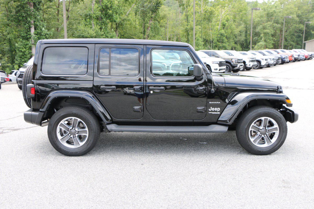Used 2022 Jeep Wrangler Unlimited Sahara AWD/4WD image 8