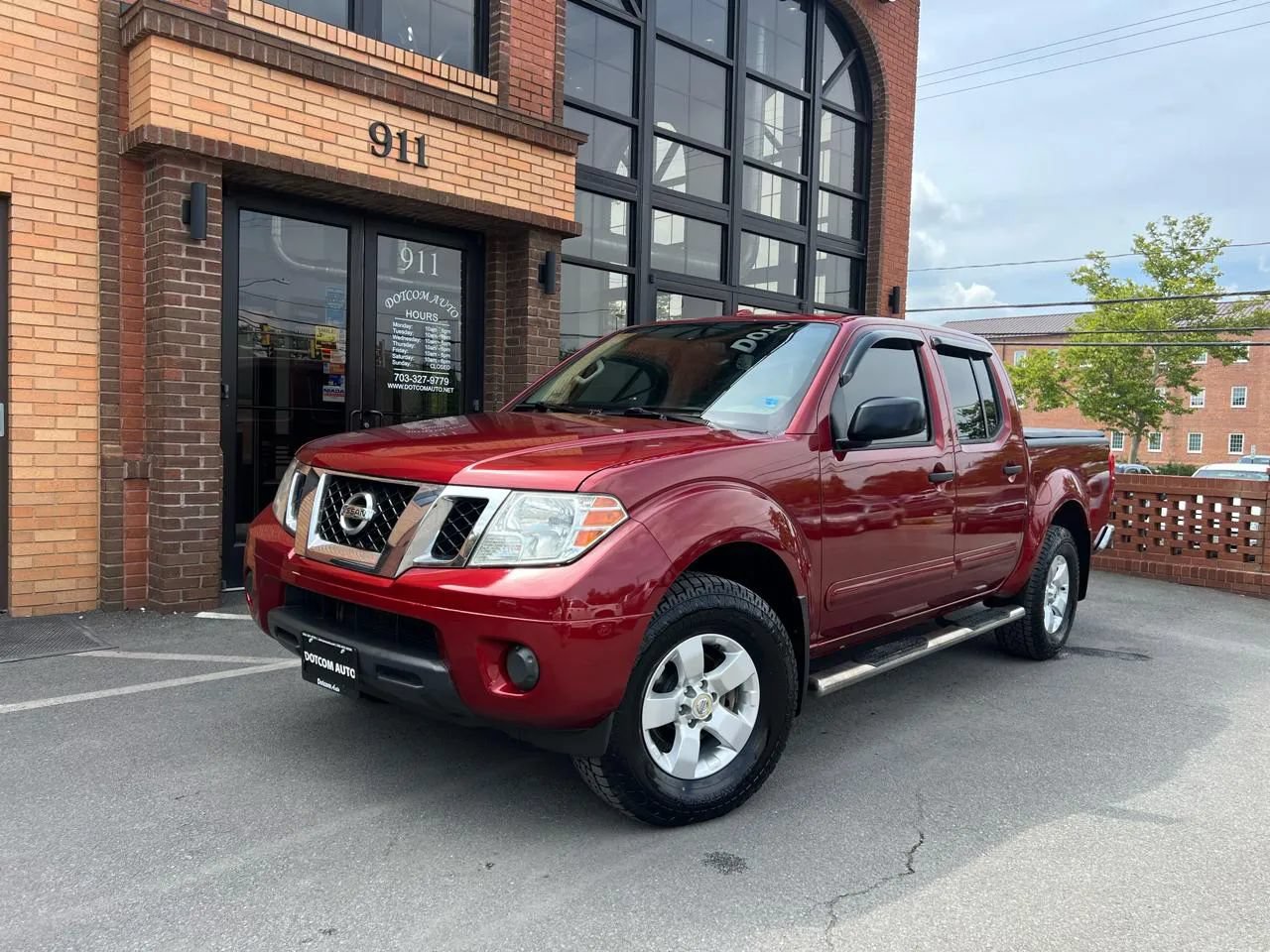 Used 2013 Nissan Frontier SV AWD/4WD image 2