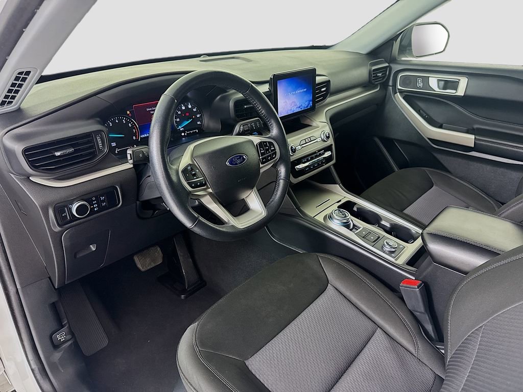Used 2023 Ford Explorer XLT AWD/4WD image 10