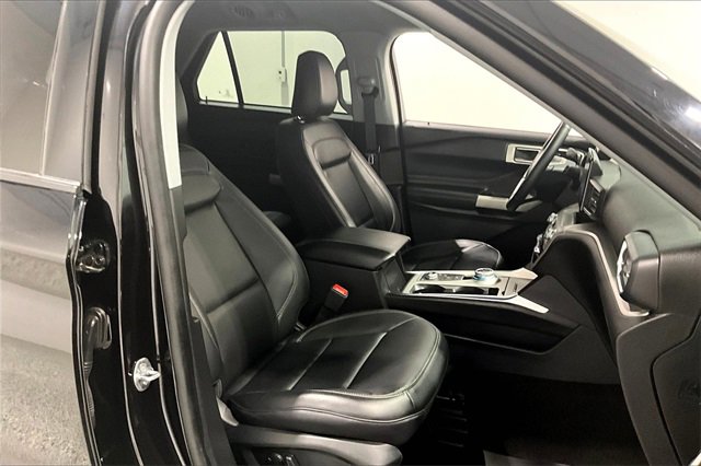 Used 2023 Ford Explorer XLT image 31