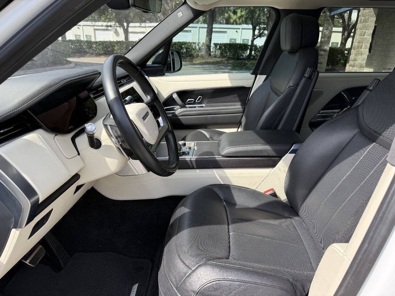 Used 2022 Land Rover Range Rover Long Wheelbase SE AWD/4WD image 15