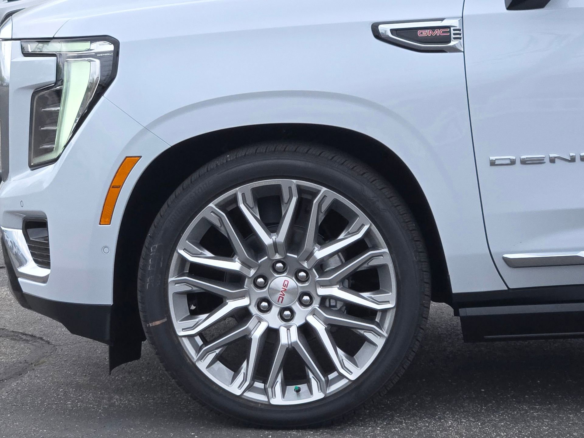 New 2026 GMC Yukon Denali w/ Denali Reserve Package AWD/4WD image 33