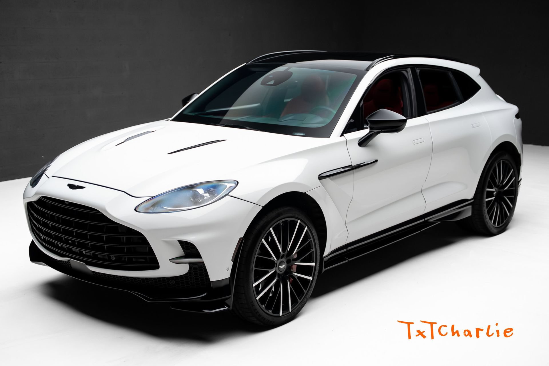 Used 2023 Aston Martin DBX 707 AWD/4WD image 1