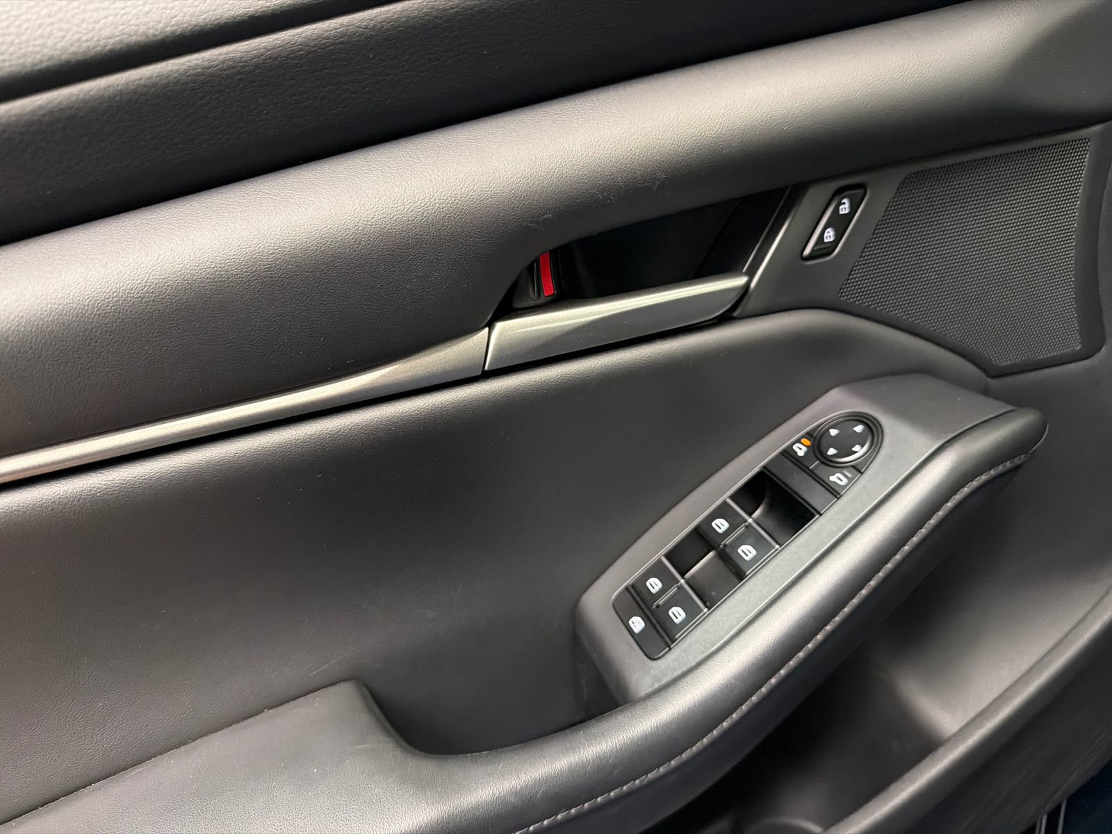 Used 2023 MAZDA MAZDA3 s image 29