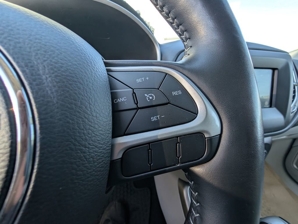 Used 2019 Jeep Compass Latitude w/ Cold Weather Group AWD/4WD image 21