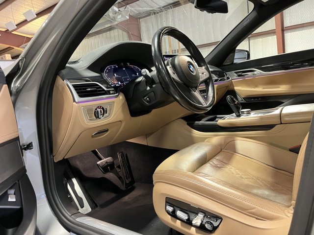 Used 2021 BMW 750i xDrive w/ M Sport Package image 10