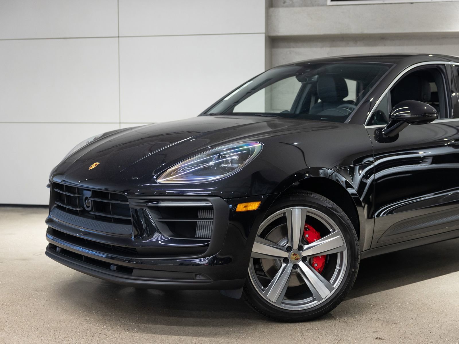 Certified 2025 Porsche Macan S image 17