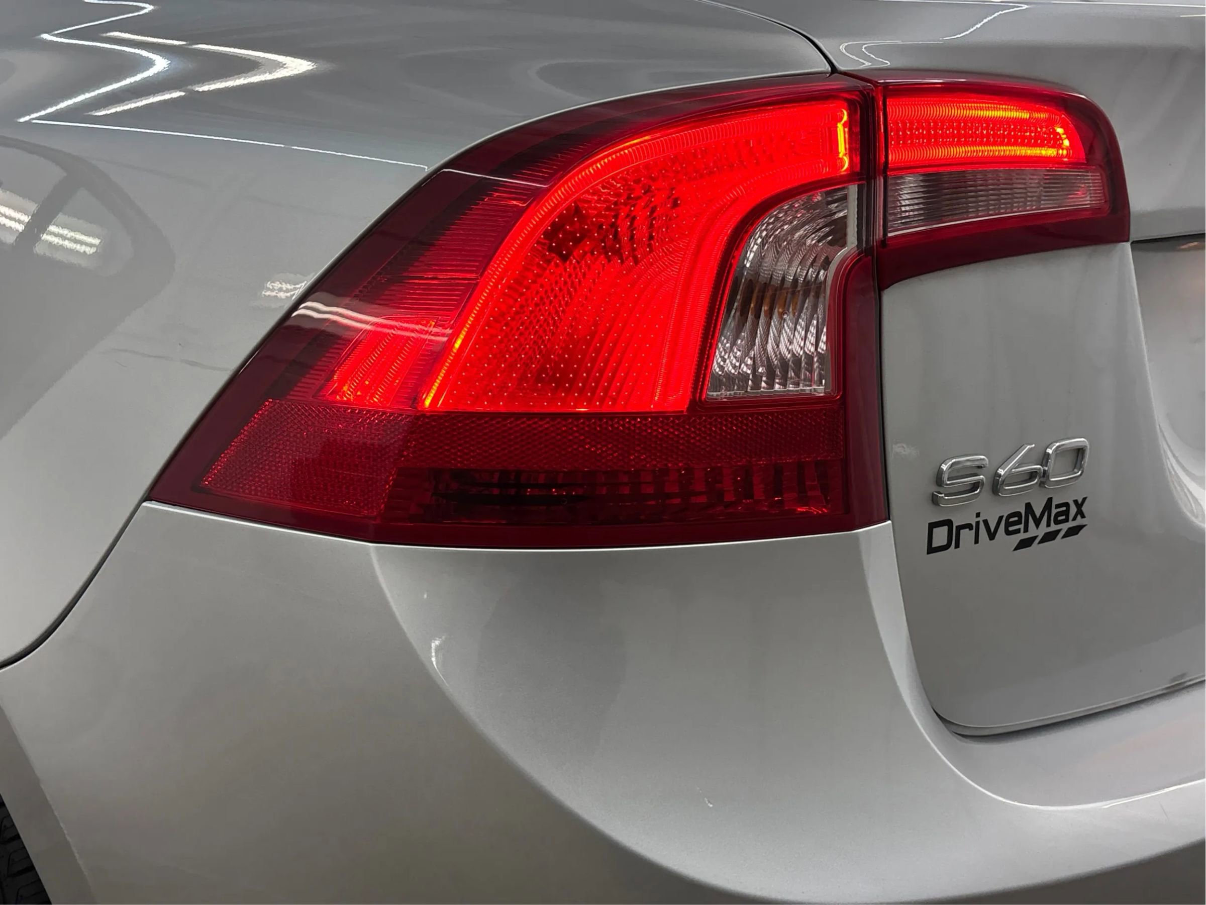 Used 2017 Volvo S60 T5 Inscription image 35