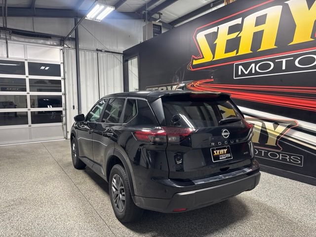 Used 2024 Nissan Rogue S AWD/4WD image 12