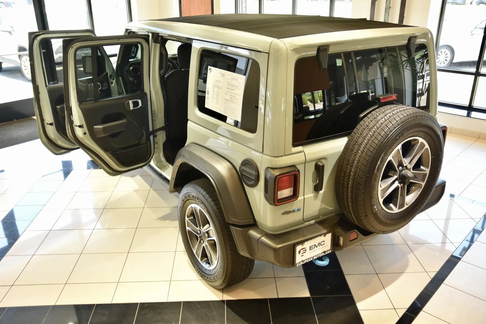 Used 2023 Jeep Wrangler Unlimited w/ Sun & Screen Package AWD/4WD image 8
