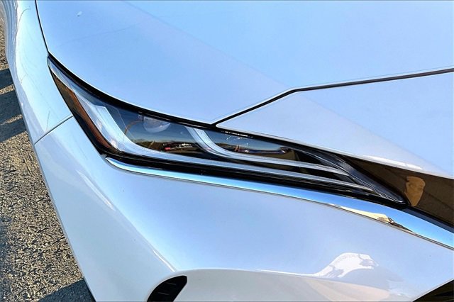 Used 2022 Toyota Venza XLE image 28