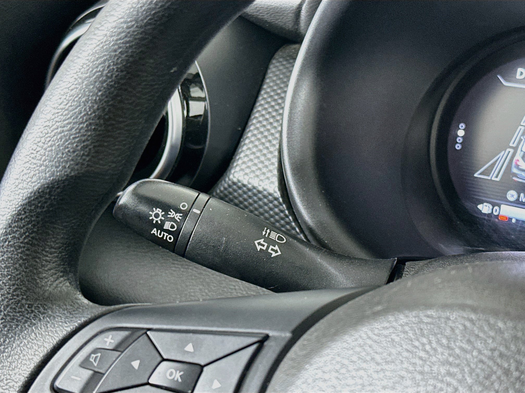 Used 2024 Nissan Kicks SV FWD image 17
