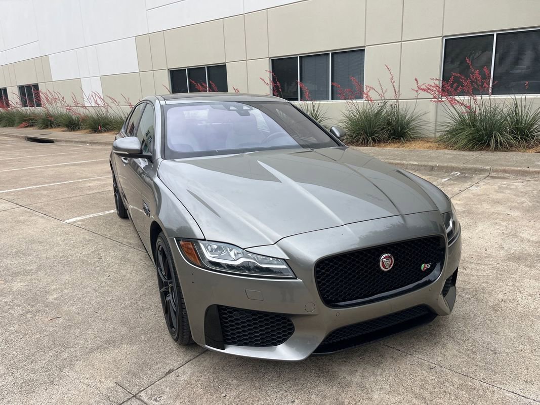 Used 2017 Jaguar XF S RWD image 2
