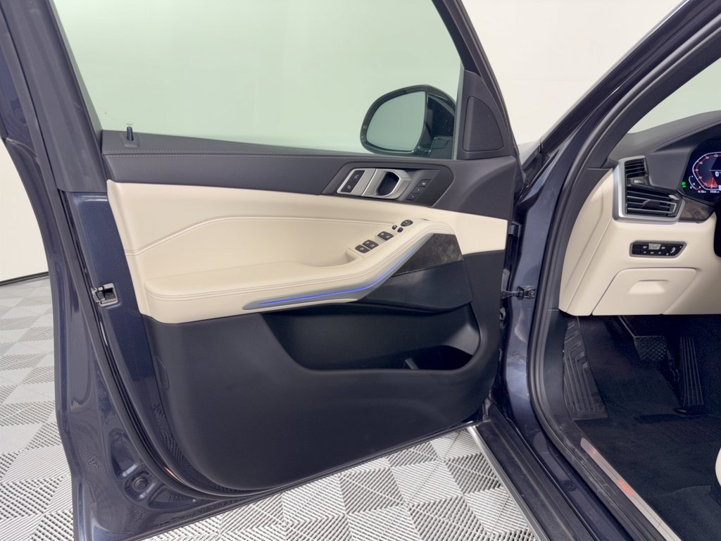 Used 2022 BMW X5 sDrive40i w/ Parking Assistance Package RWD image 14