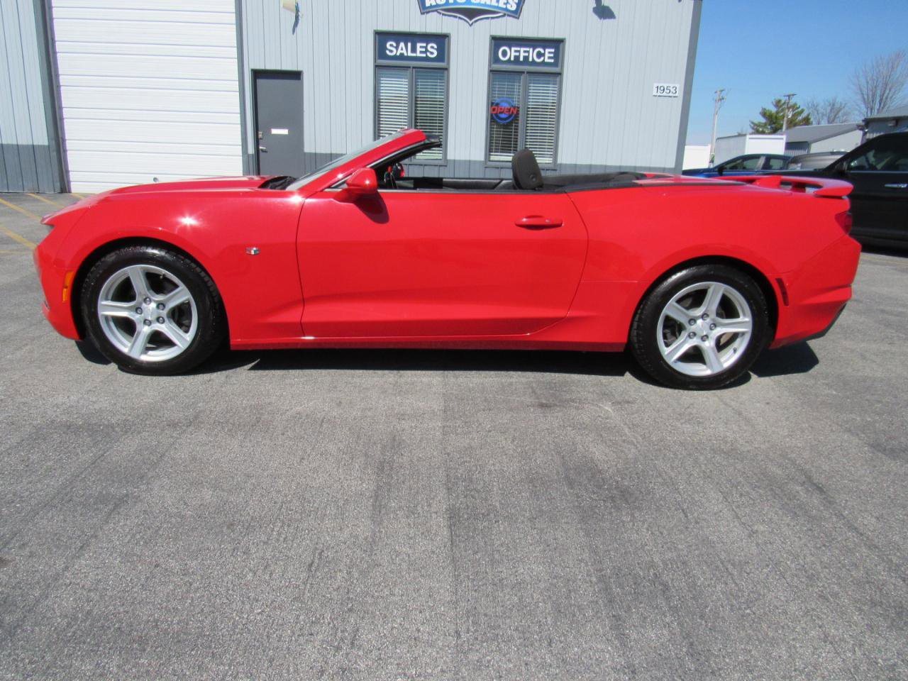 Used 2020 Chevrolet Camaro LT RWD image 31