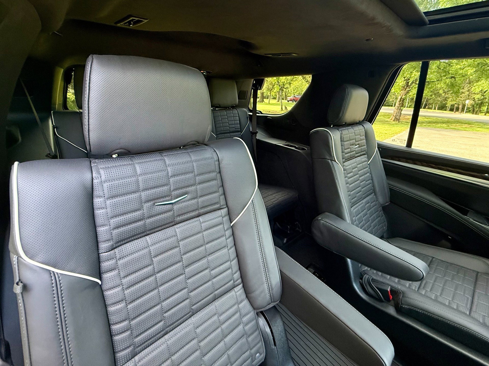 Used 2025 Cadillac Escalade Sport Platinum w/ LPO, ONYX Package image 41