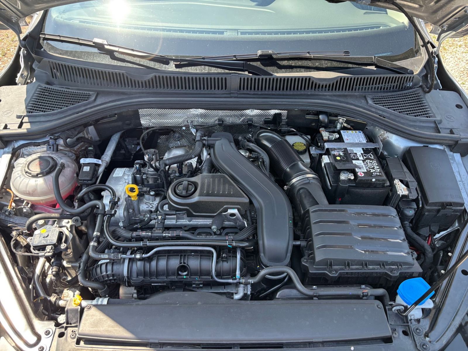 Used 2025 Volkswagen Jetta SE image 34