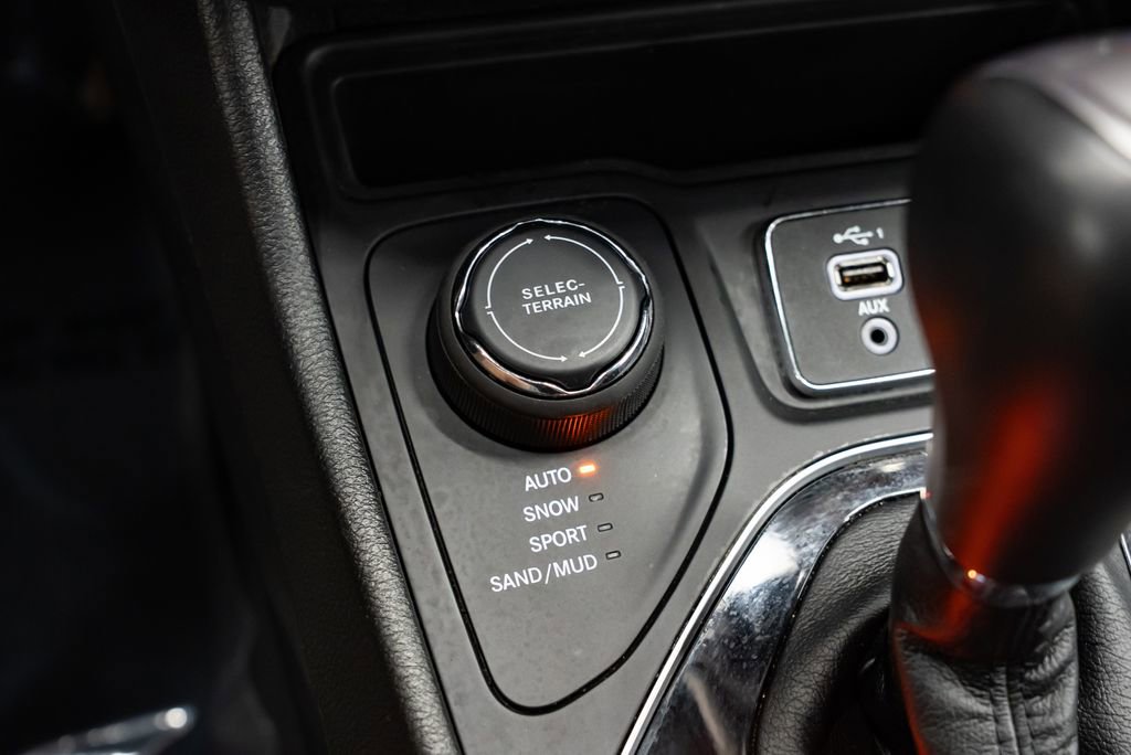 Used 2023 Jeep Cherokee Altitude Lux AWD/4WD image 22