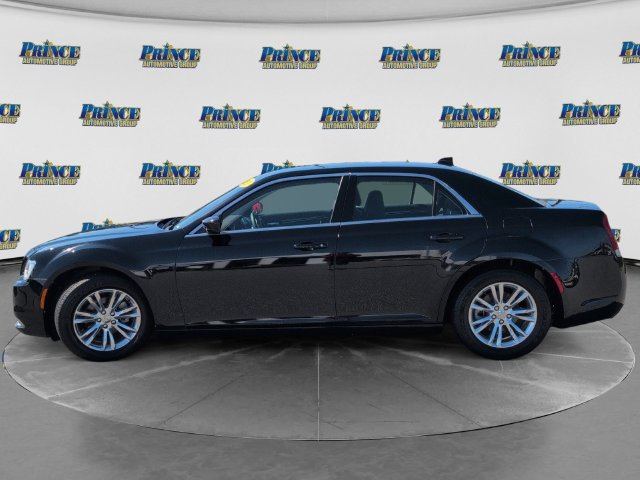 Used 2021 Chrysler 300 Touring w/ Driver Convenience Group RWD image 12