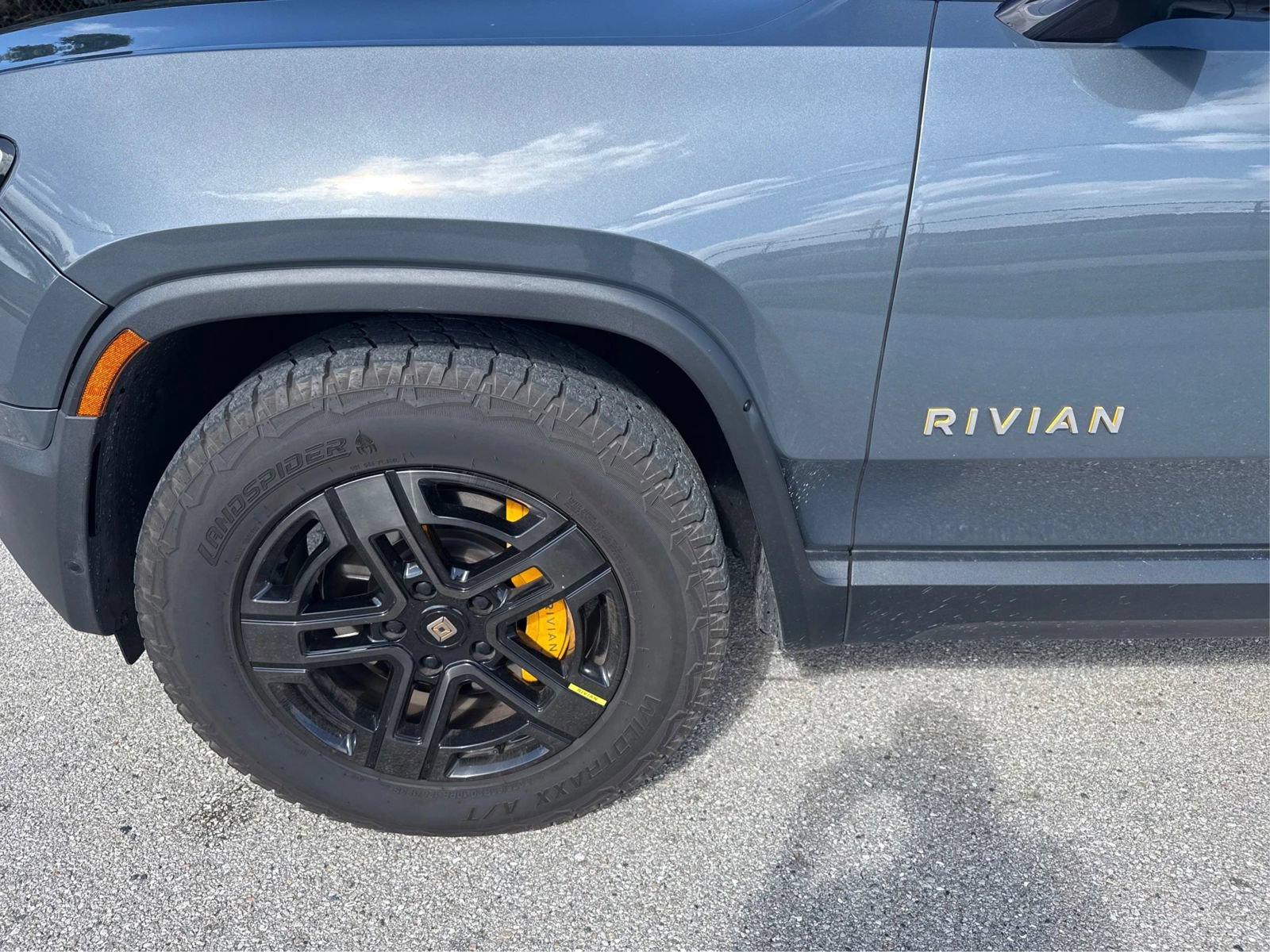 Used 2023 Rivian R1S Adventure AWD/4WD image 20