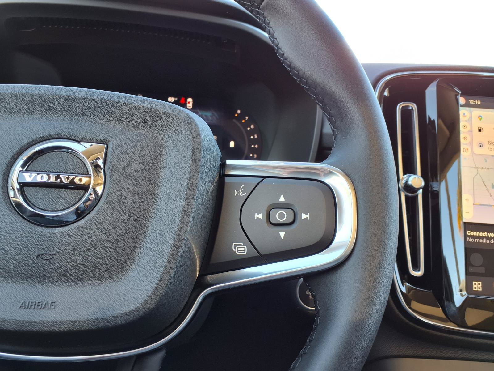 New 2026 Volvo XC40 B5 Plus w/ Protection Package Premier AWD/4WD image 17