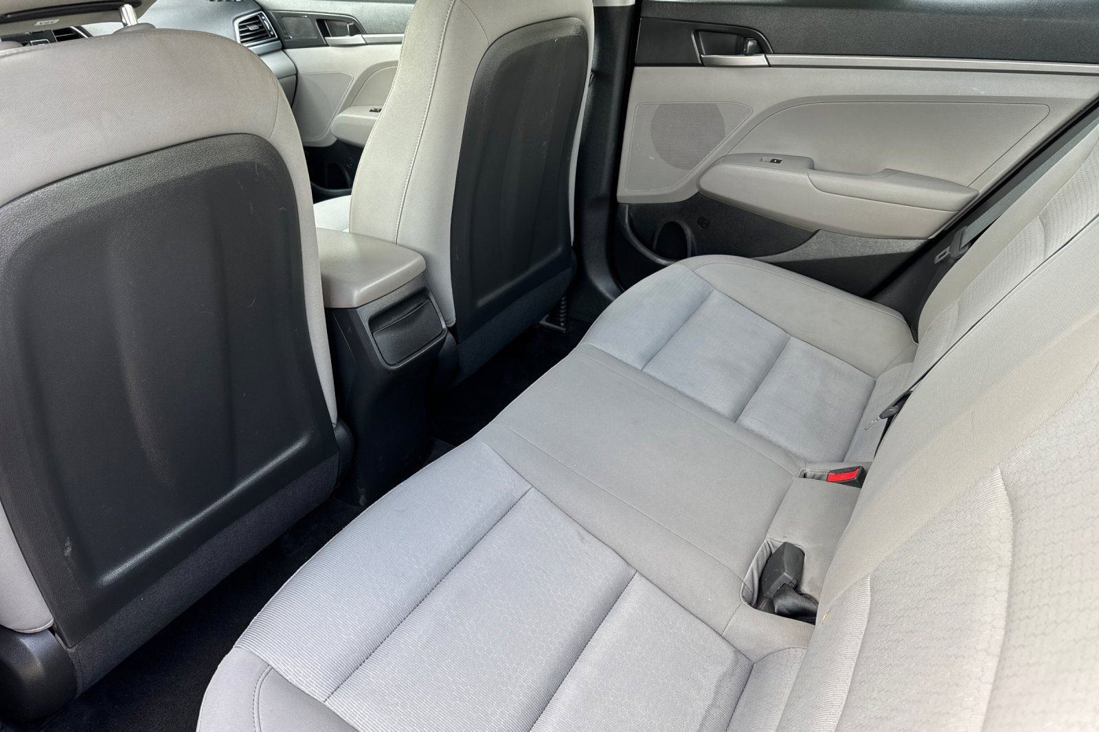 Used 2017 Hyundai Elantra SE image 11