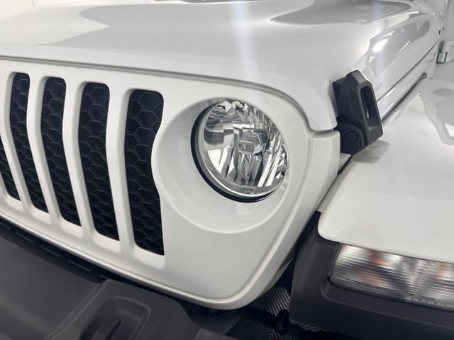 Used 2021 Jeep Gladiator Sport image 12