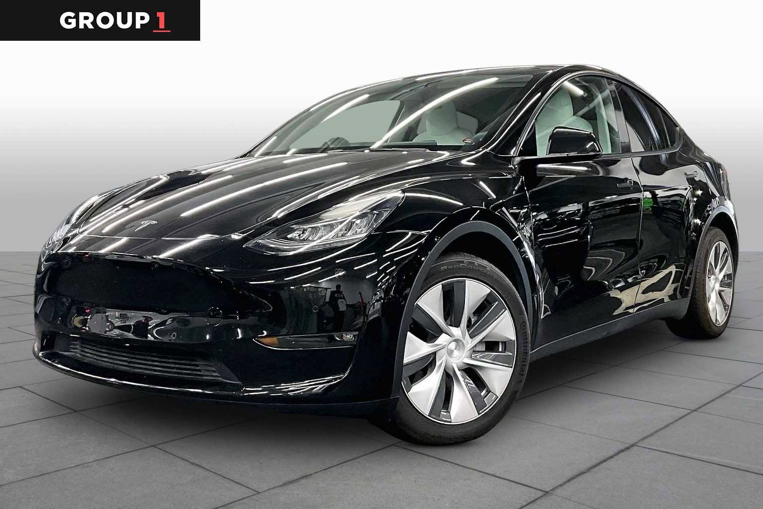 Used 2022 Tesla Model Y Long Range AWD/4WD image 1